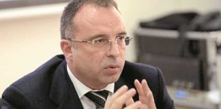 Земеделеците от Югозапада настоява министър Румен Порожанов да разреши целогодишна стрелба по диви свине, страдали от набези