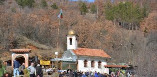 Пчелари, медари и много миряни почетоха Св. Харалампий в Железница