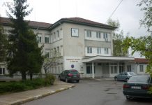 Община Бобов дол инвестира в двора на бившата болница с действащия МЦ в боядисване на оградата, цветни градинки, косене на тревни площи и запълване на дупки, изравняване на терена…