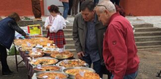 Красимира Николова замеси най- вкусния зелник на 13- то издание на „Празник на зелника и сладките изкушения“ в Жабокрът /Снимки+Видео/