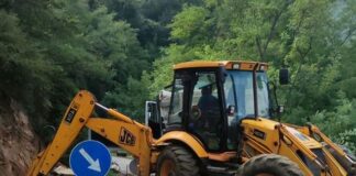 Започнаха аварийно-възстановителни и укрепителни дейности на пътя от Петрич за х. „Беласица“. Пътят се затваря за движение на МПС