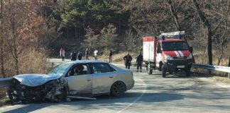 20-годишен водач с опасност за живота след тежка катастрофа край Дъбница