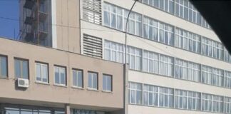 Куриер на „Еконт“ се натресе в полицейска кола в Гоце Делчев