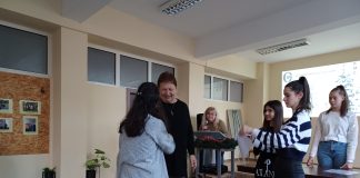 Скандално! Чиновници от МОН наточиха секира за директора на ПМГ Кюстендил, преборила се разкриването на нова паралелка