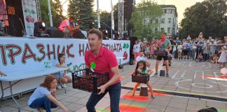 Самоковецът Краси Анев си заработи 50 лв. на Празника на черешата