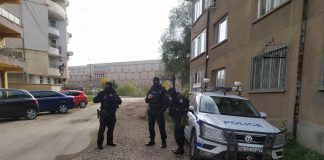 Нападнаха и биха полицейски началник във Второ ПУ на МВР в Благоевград Трима се биха за ЧНГ в Перник, без катастрофи и пияни в новогодишната нощ