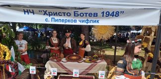 Пъстри щандове с череши и стотици гости на слънчевия „Празник на черешата“ в Кюстендил, 37 мм най- големия плод Пъстри щандове с череши и стотици гости на слънчевия „Празник на черешата“ в Кюстендил, 36 мм най- големия плод.