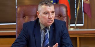 Мафия в УНСС: Ректорът заплашва пребития доц. Димитър Динев?
