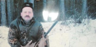 Прокурорът Владимир Мицов утрепа три прасета, трепе яко, позира с елен лопатар Прокурорът Владимир Мицов утрепа три прасета, трепе яко