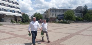 Кметът Първан Дангов и стотици дупничани изпратиха по последния ѝ път бизнездамата Славянка Владимирова в бели дрехи!