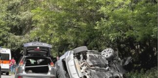 Тежка катастрофа на прохода Предел затвори пътя Симитли-Разлог, след сблъсък с бетонна стена и джип кола се преобърна по таван!