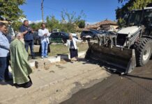 Обновяват 6- километров път в Петричко, свързващ няколко села с града и АМ „Струма“ Обновяват 6- километров път в Петричко, свързващ няколко села с града и АМ „Струма“
