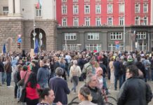 Стотици излязоха на протест срещу правителството на Румен Радев и президента Илияна Йотова заради петричкия Ескобар