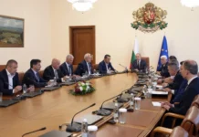 Задават ли се първи рокади в МС? Радев сменя трима министри и Донев?