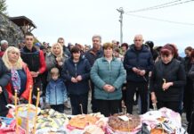Над 1000 души се събраха под Коматинските скали за празника на параклиса „Свети Иван Рилски“ Над 1000 души се събраха под Коматинските скали за празника на параклиса