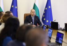 Премиерът Румен Радев: Пеевски и Борисов губят контрол върху финансовите потоци, схемите започват да се разплитат Румен Радев: Пеевски и Борисов губят контрол върху финансовите потоци