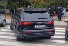 „Ти Q7-ца карал ли си?“ „Мутренско“ паркиране на Audi Q7 взриви мрежата в Благоевград „Ти Q7-ца карал ли си?“ „Мутренско“ паркиране на Audi Q7