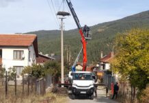 Електрохолд с акция по обезопасяване на стълбове с щъркелови гнезда в самоковското село Говедарци Електрохолд с акция по обезопасяване на стълбове с щъркелови гнезда в самоковското село Говедарци