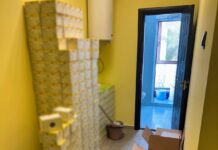 Камари негодни лекарства и храни за животни иззети от склад в Костинброд, собственикът е задържан Камари негодни лекарства и храни за животни иззе полиция от склад в Костинброд, собственикът е задържан