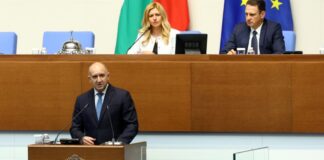 Радев: Имаме фактурите за полети за 5 млн. евро, ясно е коя фирма е закупила самолета Радев: Имаме фактурите за полети за 5 млн. евро