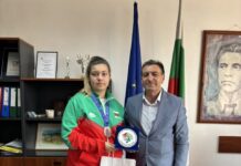 Кметът на Гърмен Феим Иса посрещна световната медалистка по самбо Айлин Шерифова Кметът на Гърмен Феим Иса посрещна световната медалистка