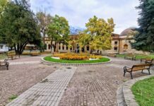 В навечерието на Деня на народните будители в Кюстендил откриват „Градина на поетите“ и „Алея на приказките“ В навечерието на Деня на народните будители в Кюстендил откриват