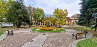 В навечерието на Деня на народните будители в Кюстендил откриват „Градина на поетите“ и „Алея на приказките“ В навечерието на Деня на народните будители в Кюстендил откриват