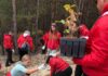 Доброволци и горски служители засадиха 500 нови фиданки край Добринище Доброволци и горски служители засадиха 500 нови фиданки край