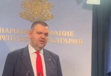 Пеевски избухна: Върхът на олигархията са Радев и Копринков избухна: Върхът на олигархията са Радев и Копринков