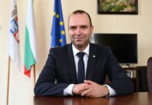 Кметът на Кюстендил Огнян Атанасов поздрави служителите на общинската администрация за празника им Кметът на Кюстендил Огнян Атанасов поздрави служителите на общинската