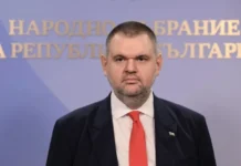 Делян Пеевски: Върхът на олигархията е в кабинета на Радев Делян Пеевски: Върхът на олигархията е в кабинета на Радев