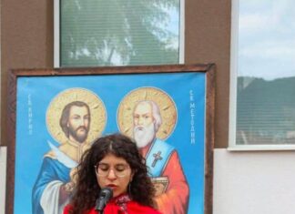 Отличничката Александра Бутилова ще поведе факелното шествие за Деня на народните будители в Гоце Делчев Отличничката Александра Бутилова ще поведе факелното шествие за Деня