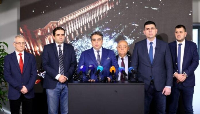 пари: Какво крият политиците?