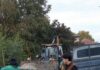 Депутатът Ивайло Петров позира пред асфалтиращите машини в Сапарево: обща работа или политически пиар на гърба на общинската администрация на Калин Гелев?